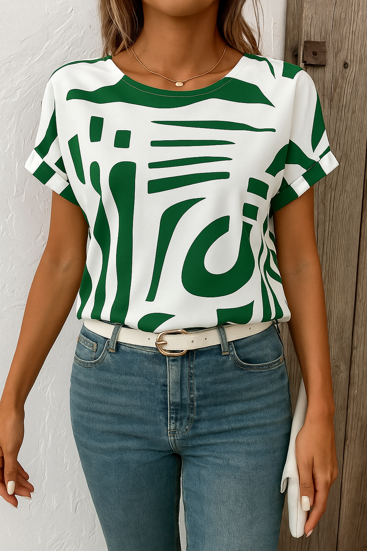 SALLY™ SOMMARBLUS | Lätt, luftig och alltid stilfull